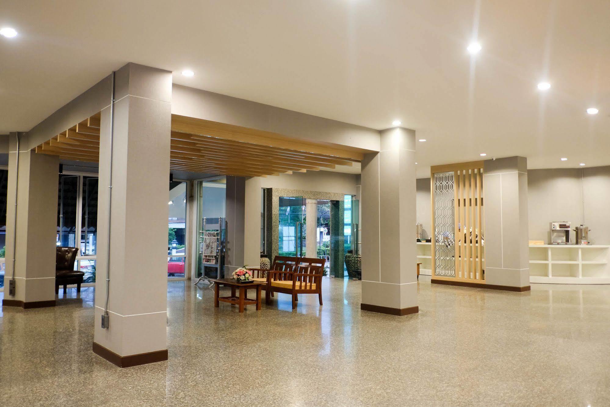 Krabi Royal Hotel Exterior foto